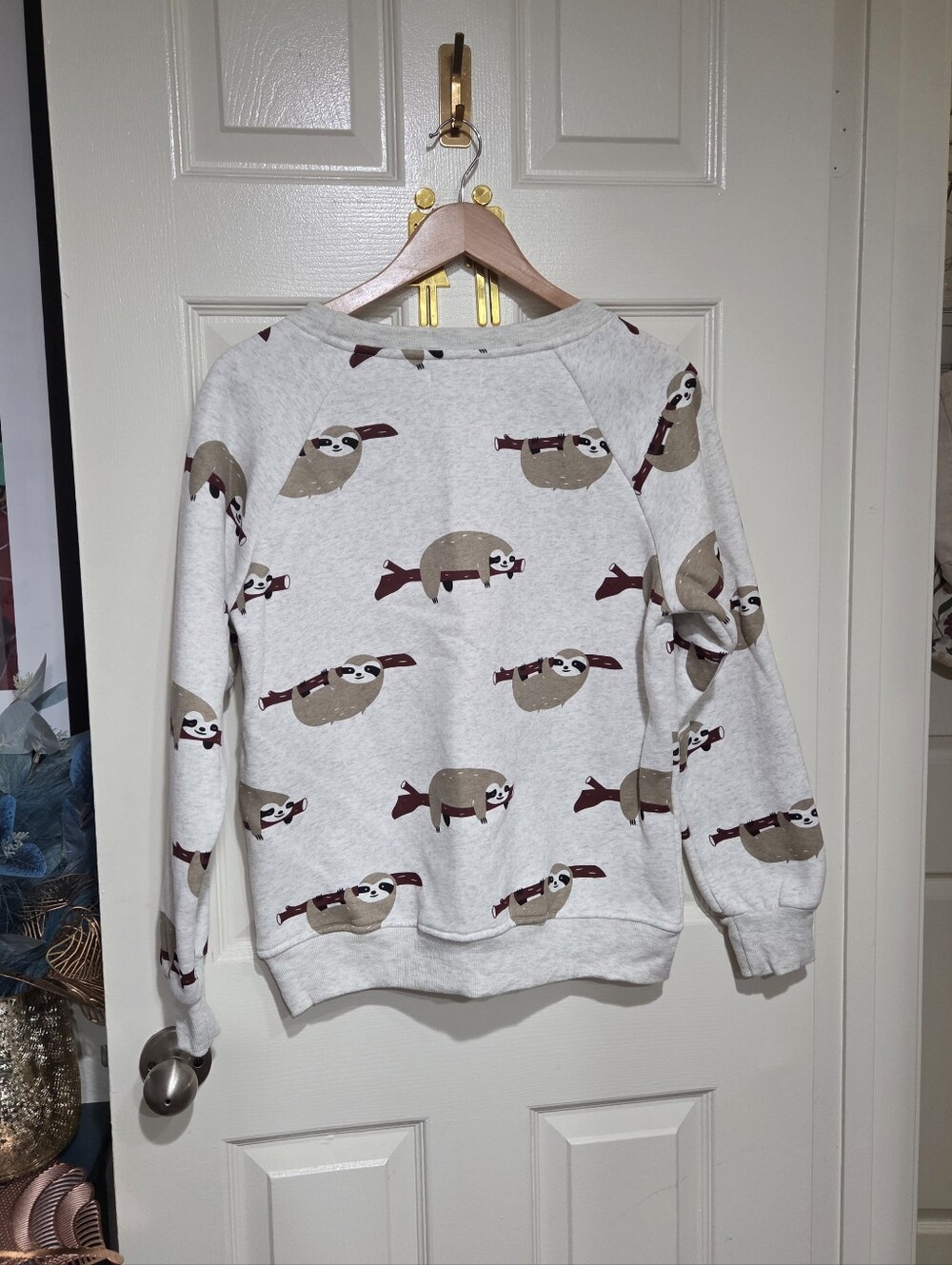 Sloth Patten Animal Print Gray Sweatshirt Long Sleeve Small NWT. - Picture 5 of 7